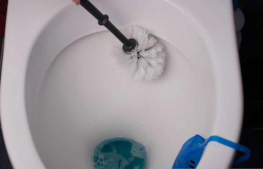 تمیز کردن توالت با وایتکس