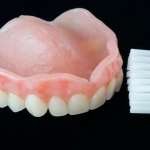 تمیز کردن دندان مصنوعی