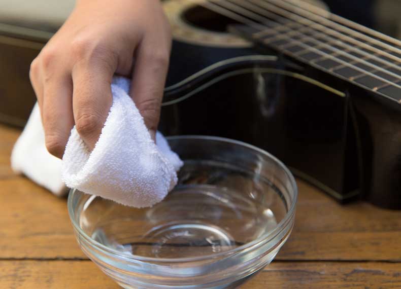 تمیز کردنگل گیتار