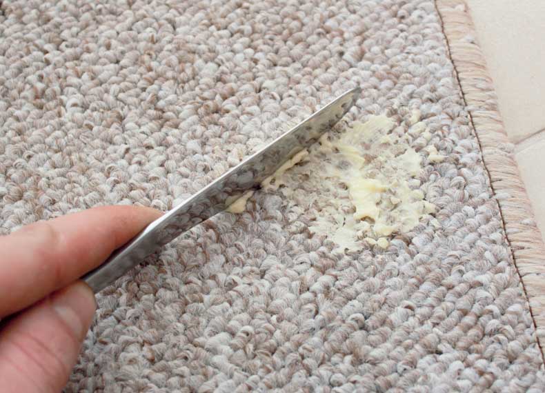 پاک کردن چربی روی فرش