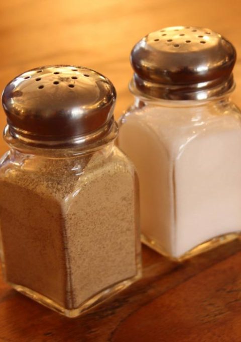 salt_pepper_shaker_seasoning_food_table_ingredient_spice-682843